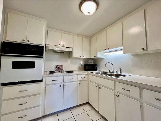 2000 WORLD PARKWAY BOULEVARD 6, Clearwater, FL 33763