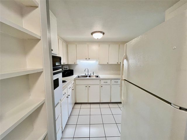 2000 WORLD PARKWAY BOULEVARD 6, Clearwater, FL 33763