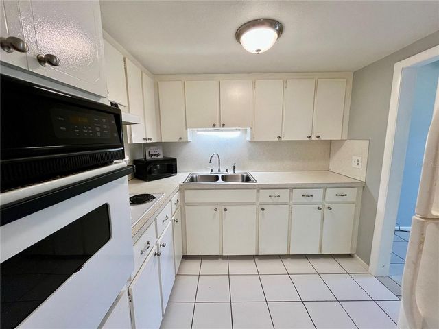2000 WORLD PARKWAY BOULEVARD 6, Clearwater, FL 33763