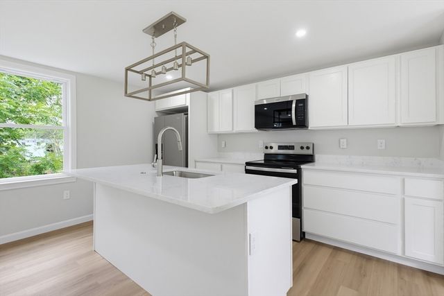 5 Friedel St, Auburn, MA 01501