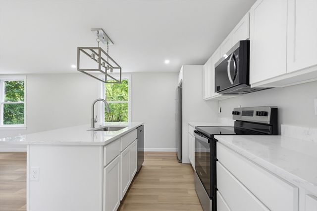 5 Friedel St, Auburn, MA 01501