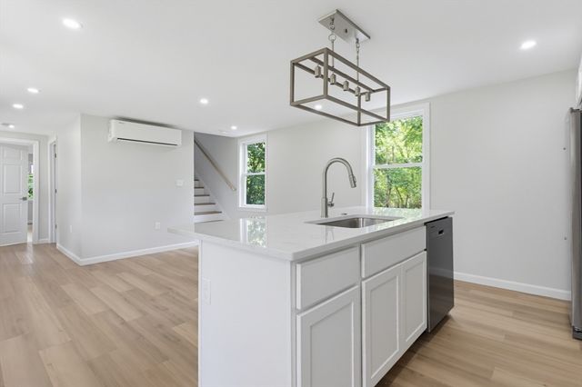 5 Friedel St, Auburn, MA 01501