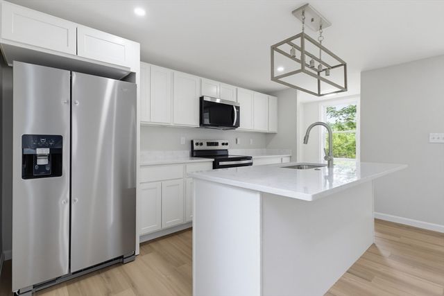 5 Friedel St, Auburn, MA 01501