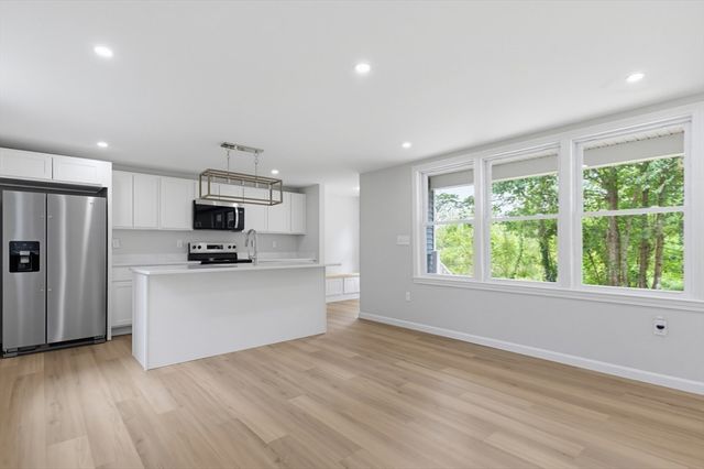 5 Friedel St, Auburn, MA 01501