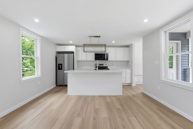 5 Friedel St, Auburn, MA 01501