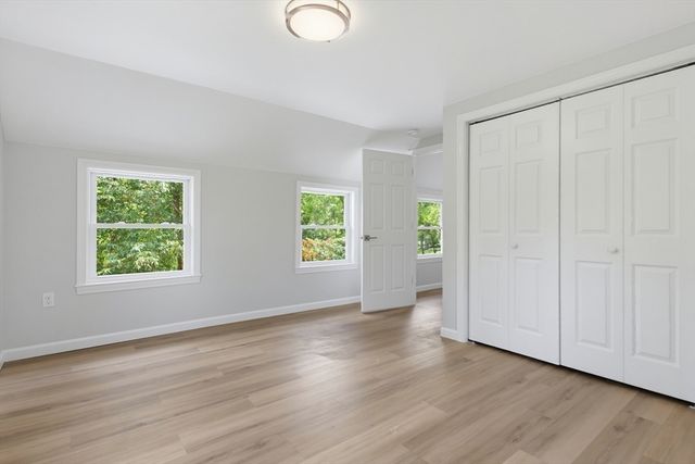 5 Friedel St, Auburn, MA 01501