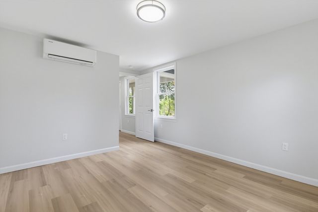 5 Friedel St, Auburn, MA 01501