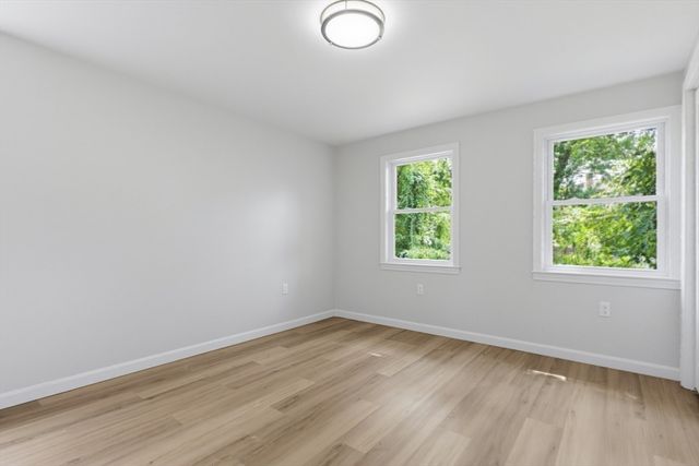 5 Friedel St, Auburn, MA 01501