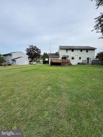 11 CLARENDON DR, Lancaster, PA 17603