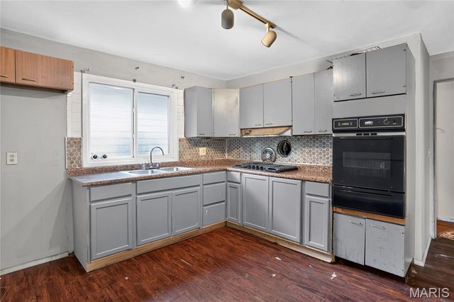 420 Waterford Drive, Florissant, MO 63033