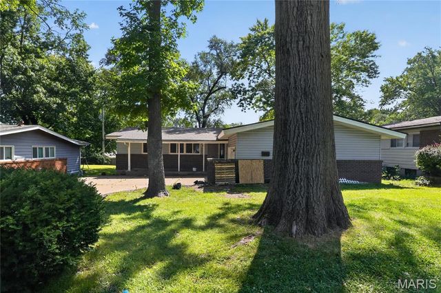 420 Waterford Drive, Florissant, MO 63033
