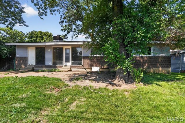 420 Waterford Drive, Florissant, MO 63033