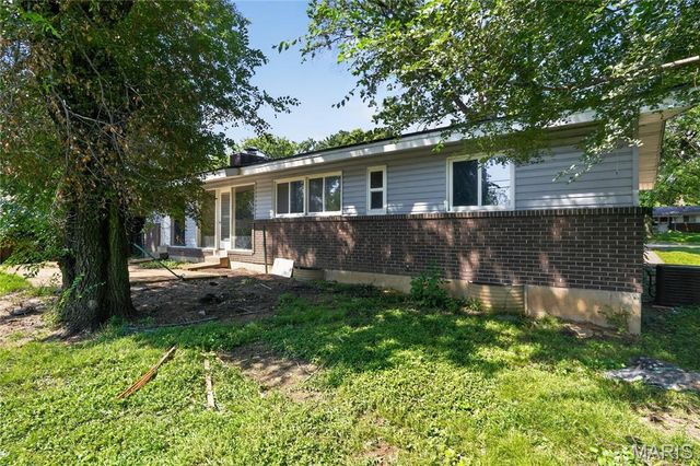 420 Waterford Drive, Florissant, MO 63033