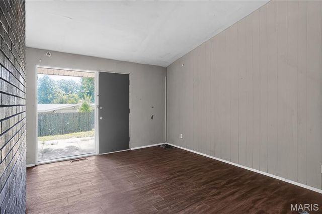 420 Waterford Drive, Florissant, MO 63033