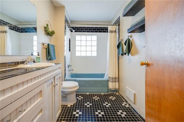 415 Illinois Street, Lawrence, KS 66044