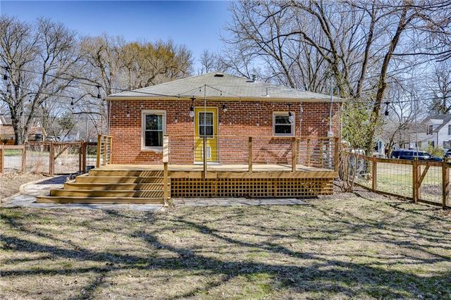 415 Illinois Street, Lawrence, KS 66044