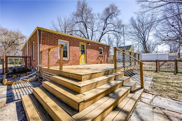 415 Illinois Street, Lawrence, KS 66044