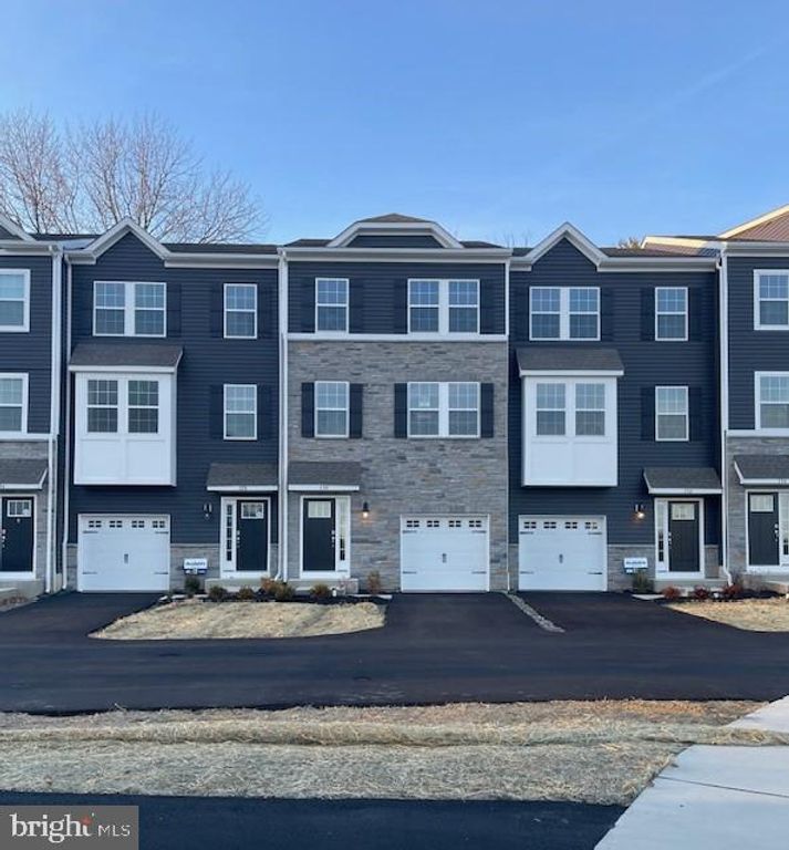 315 LANTERN COURT, Sellersville, PA 18960
