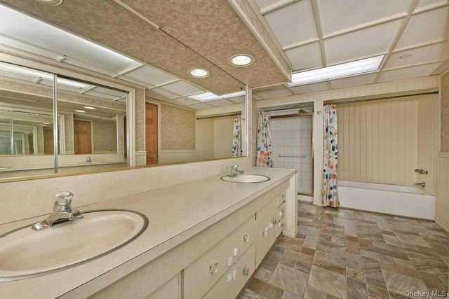 275 36th Street, Lindenhurst, NY 11757