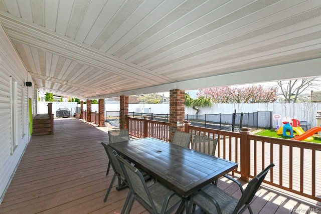 275 36th Street, Lindenhurst, NY 11757