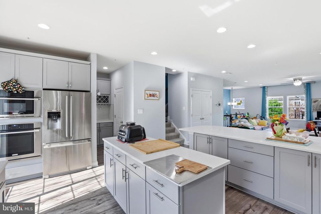 Image 12 of property listing at 623 CLEAR BLUE LN, Pasadena, MD 21122