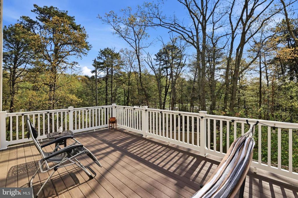 Image 17 of property listing at 623 CLEAR BLUE LN, Pasadena, MD 21122