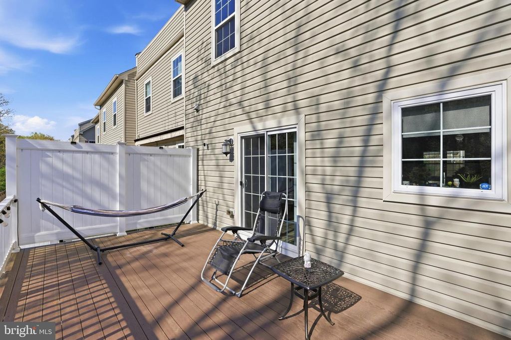 Image 18 of property listing at 623 CLEAR BLUE LN, Pasadena, MD 21122