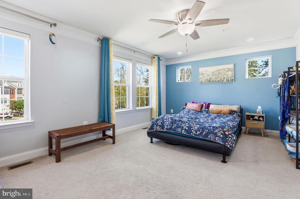 Image 19 of property listing at 623 CLEAR BLUE LN, Pasadena, MD 21122