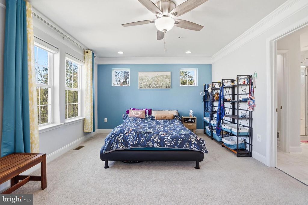 Image 21 of property listing at 623 CLEAR BLUE LN, Pasadena, MD 21122