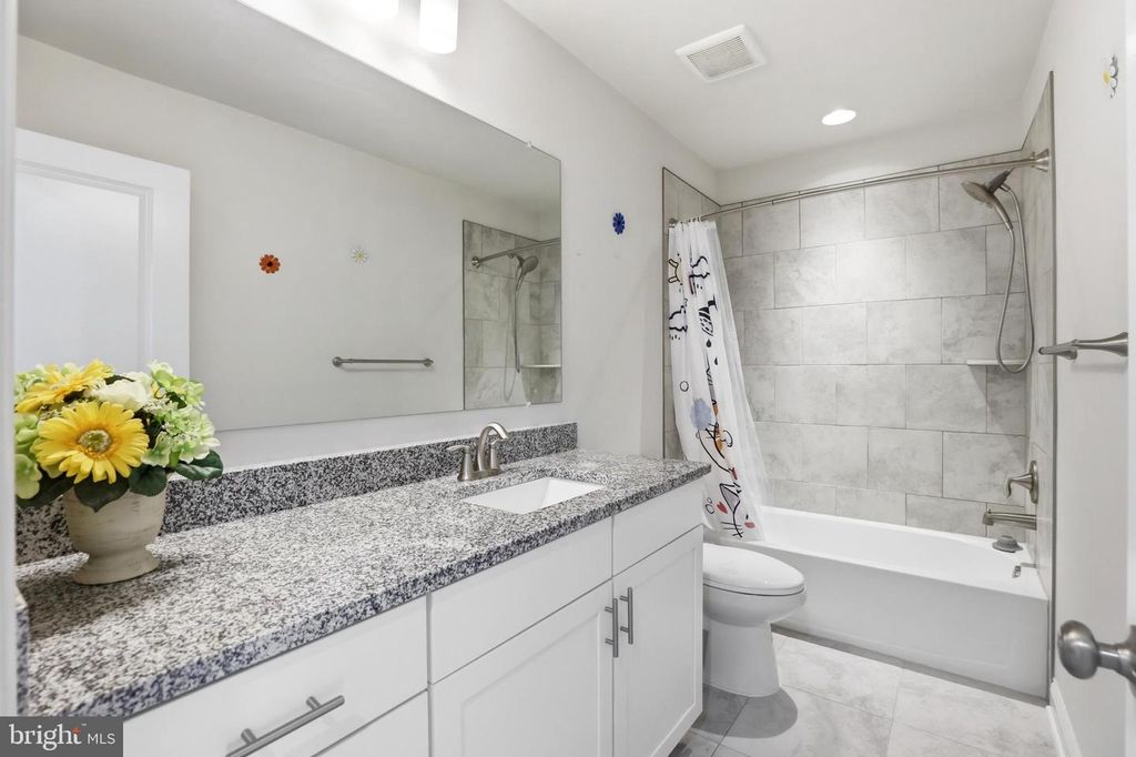 Image 27 of property listing at 623 CLEAR BLUE LN, Pasadena, MD 21122