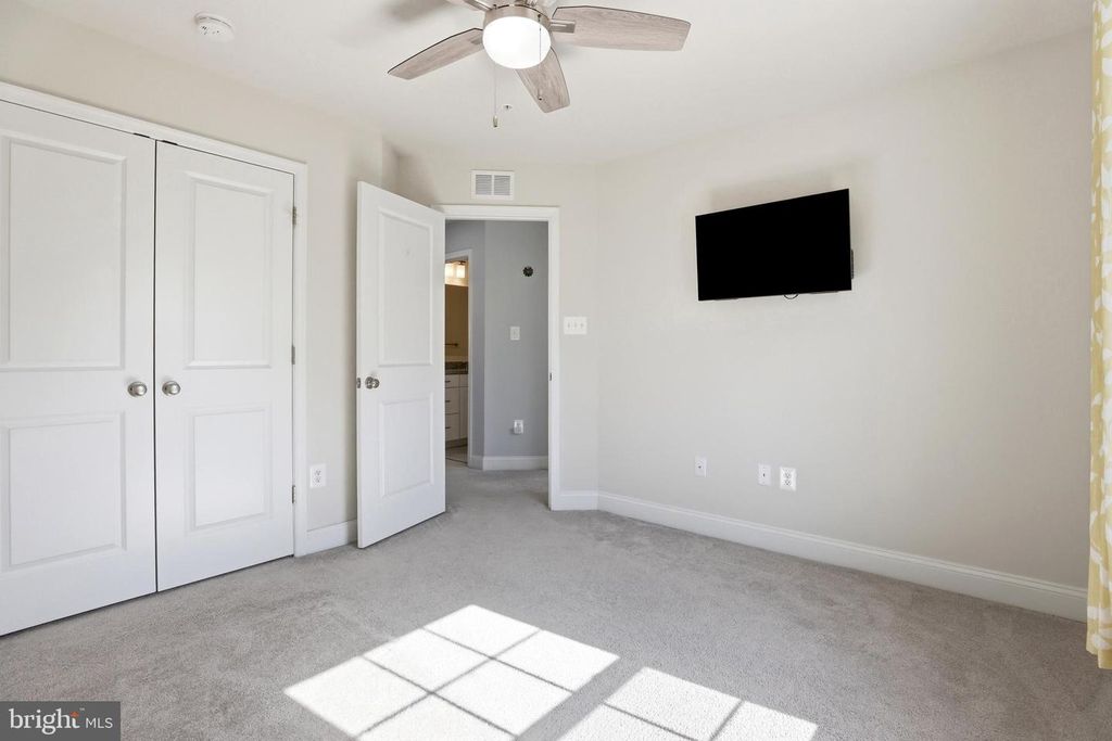Image 29 of property listing at 623 CLEAR BLUE LN, Pasadena, MD 21122