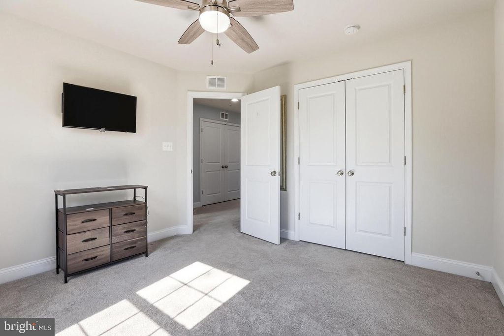 Image 31 of property listing at 623 CLEAR BLUE LN, Pasadena, MD 21122
