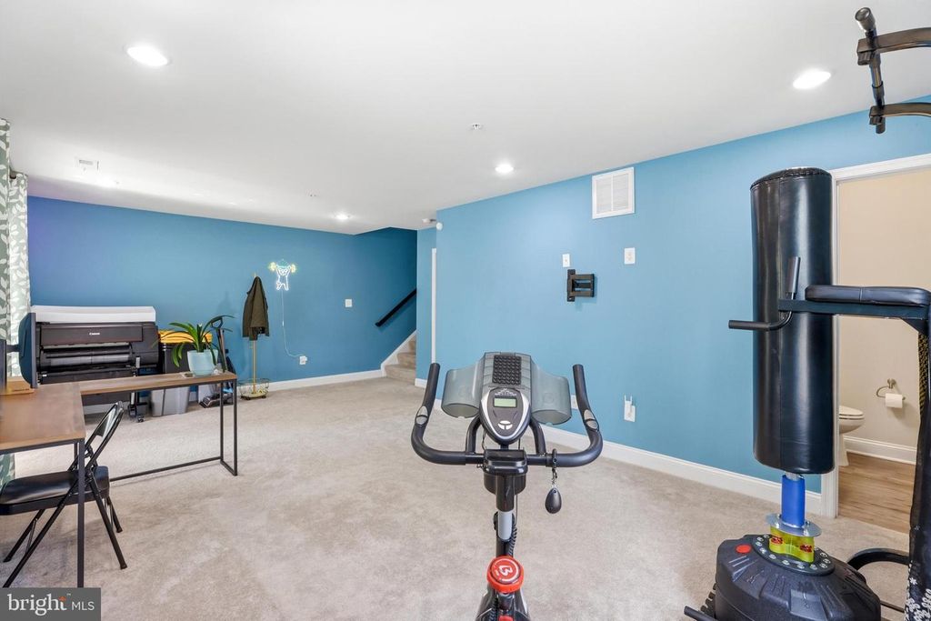 Image 34 of property listing at 623 CLEAR BLUE LN, Pasadena, MD 21122