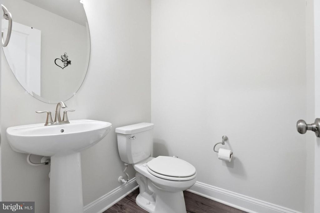 Image 35 of property listing at 623 CLEAR BLUE LN, Pasadena, MD 21122