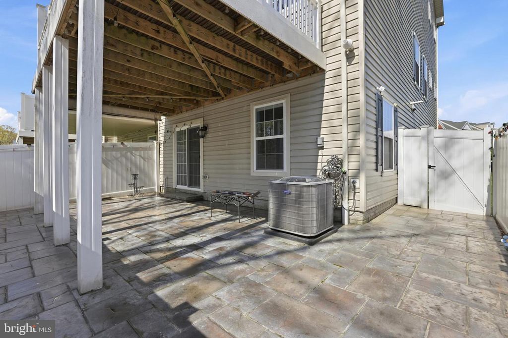 Image 39 of property listing at 623 CLEAR BLUE LN, Pasadena, MD 21122