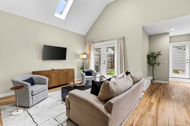 2534 W Haddon Avenue, Chicago, IL 60622
