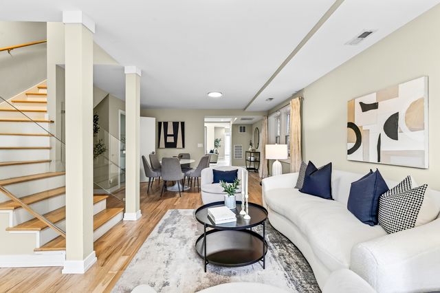 2534 W Haddon Avenue, Chicago, IL 60622