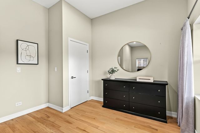 2534 W Haddon Avenue, Chicago, IL 60622