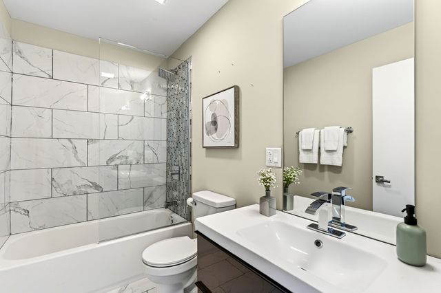 2534 W Haddon Avenue, Chicago, IL 60622