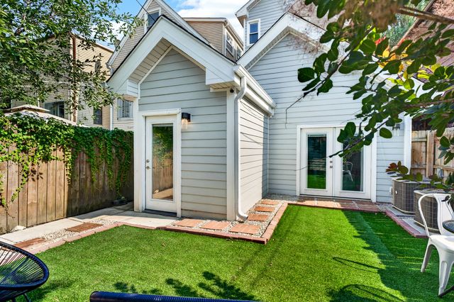 2534 W Haddon Avenue, Chicago, IL 60622