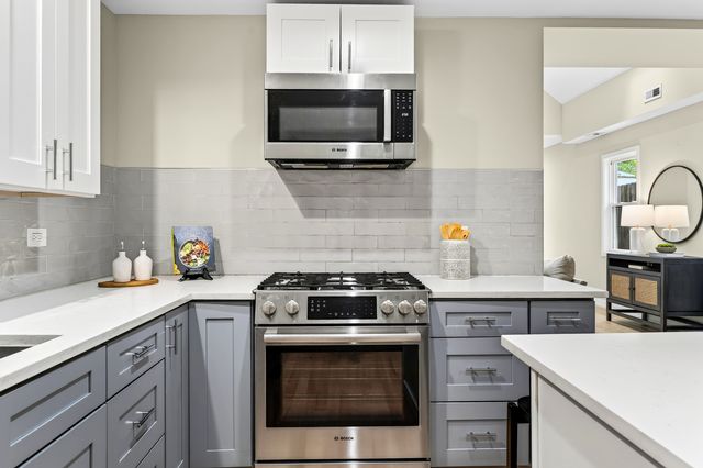 2534 W Haddon Avenue, Chicago, IL 60622