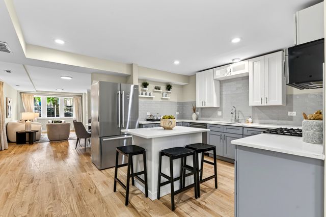 2534 W Haddon Avenue, Chicago, IL 60622