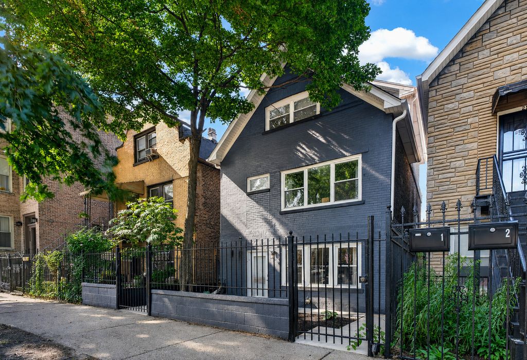 2534 W Haddon Avenue, Chicago, IL 60622