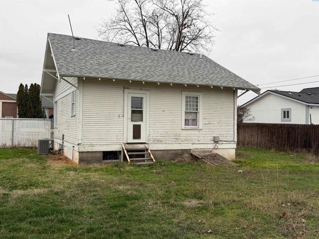 1107 W Yakima Street, Pasco, WA 99301