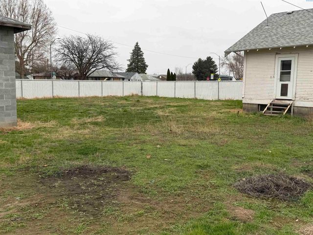 1107 W Yakima Street, Pasco, WA 99301