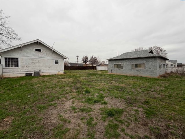 1107 W Yakima Street, Pasco, WA 99301