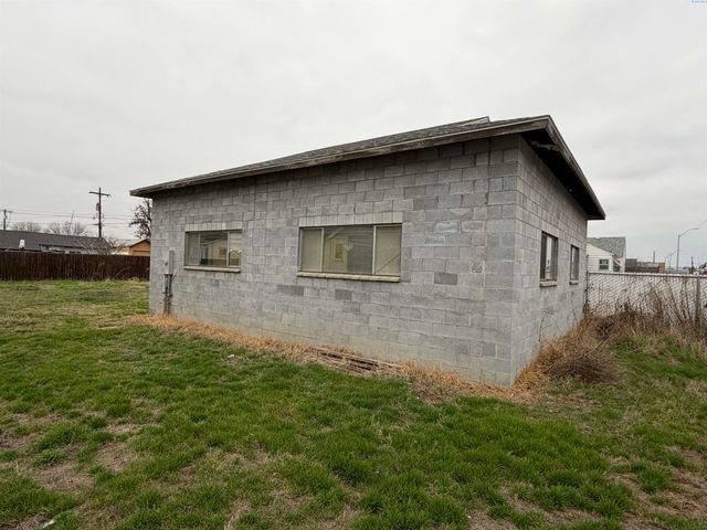 1107 W Yakima Street, Pasco, WA 99301