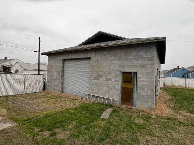 1107 W Yakima Street, Pasco, WA 99301