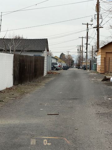 1107 W Yakima Street, Pasco, WA 99301