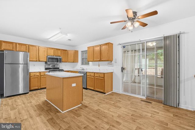 2004 CHITA CT, Temple Hills, MD 20748